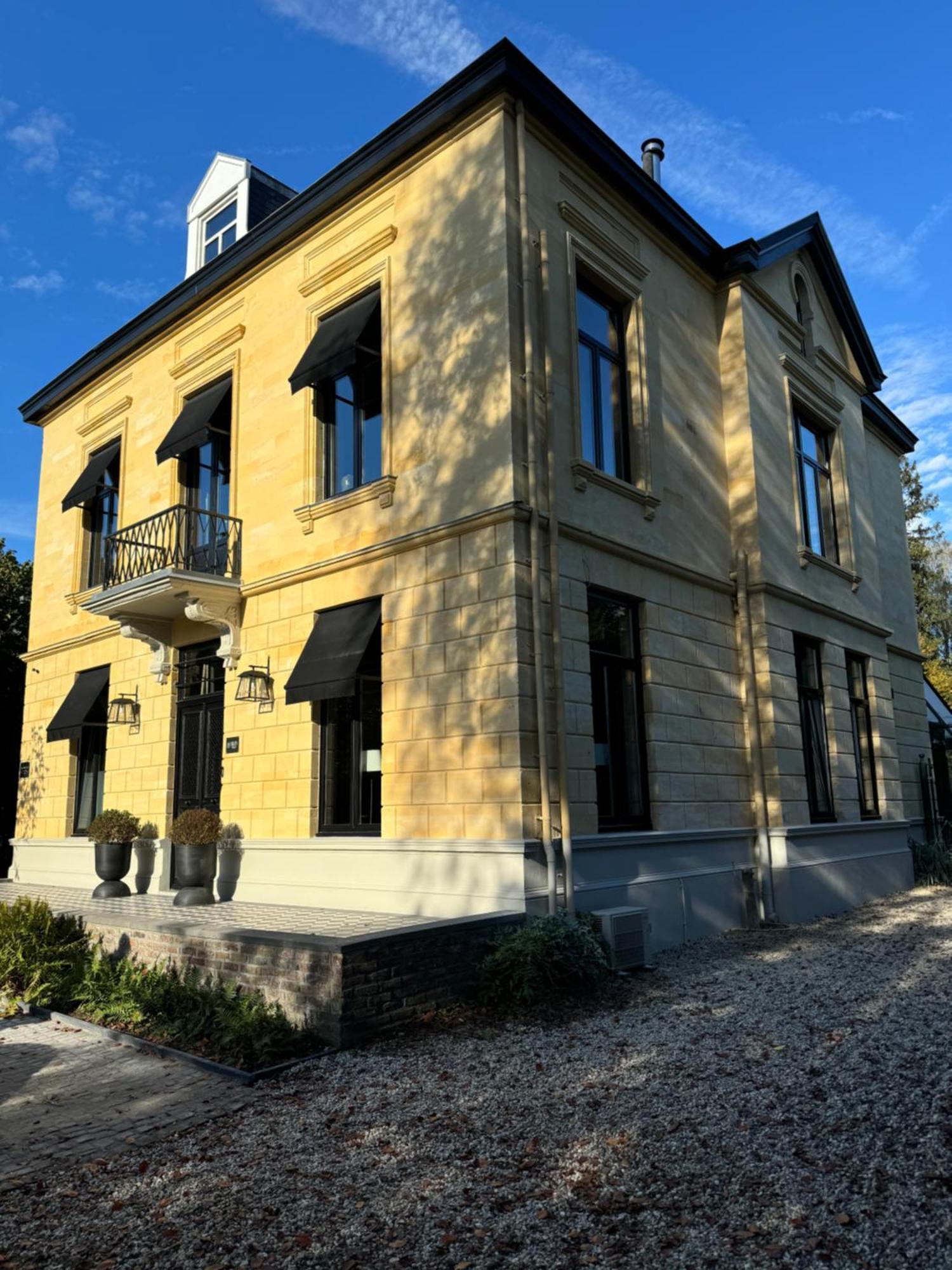Villa V Petit Hotel Valkenburg aan de Geul Dış mekan fotoğraf